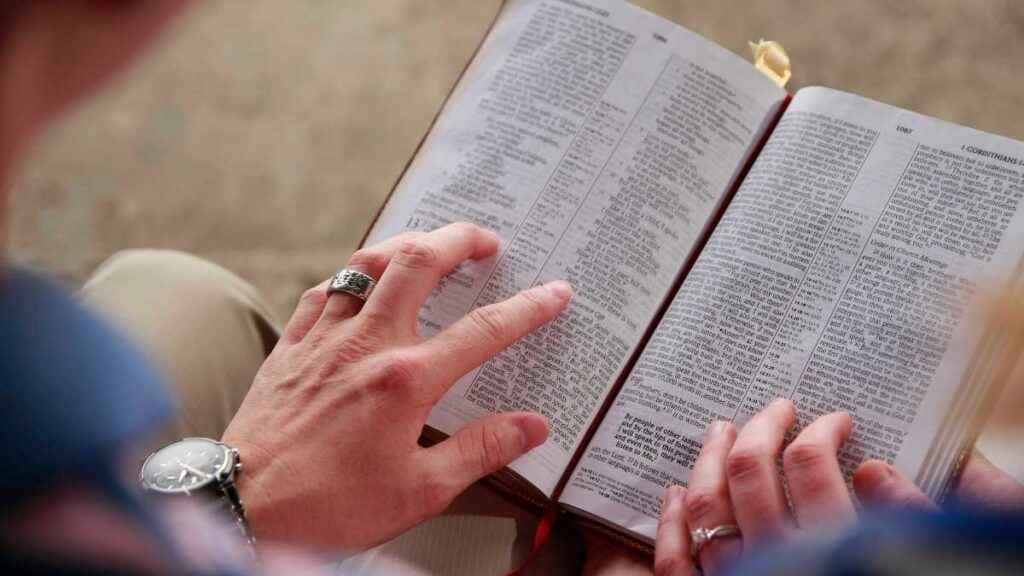 Seja Forte e Corajoso: Uma Reflexão sobre Josué 1:9 Seja Forte e Corajoso: Uma Reflexão sobre Josué 1:9