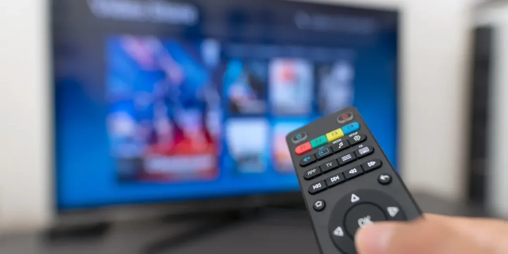 O que está substituindo a TV tradicional nas casas brasileiras O que está substituindo a TV tradicional nas casas brasileiras