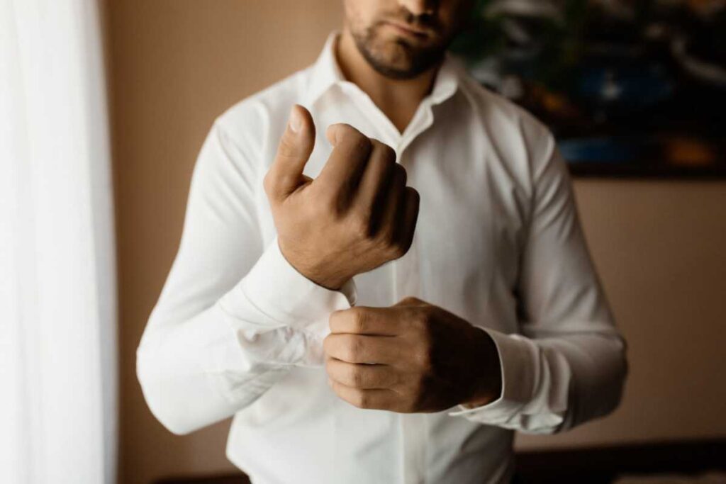 Os 3 erros de estilo que a maioria dos homens comete (e como a camisa certa pode salvá-lo)